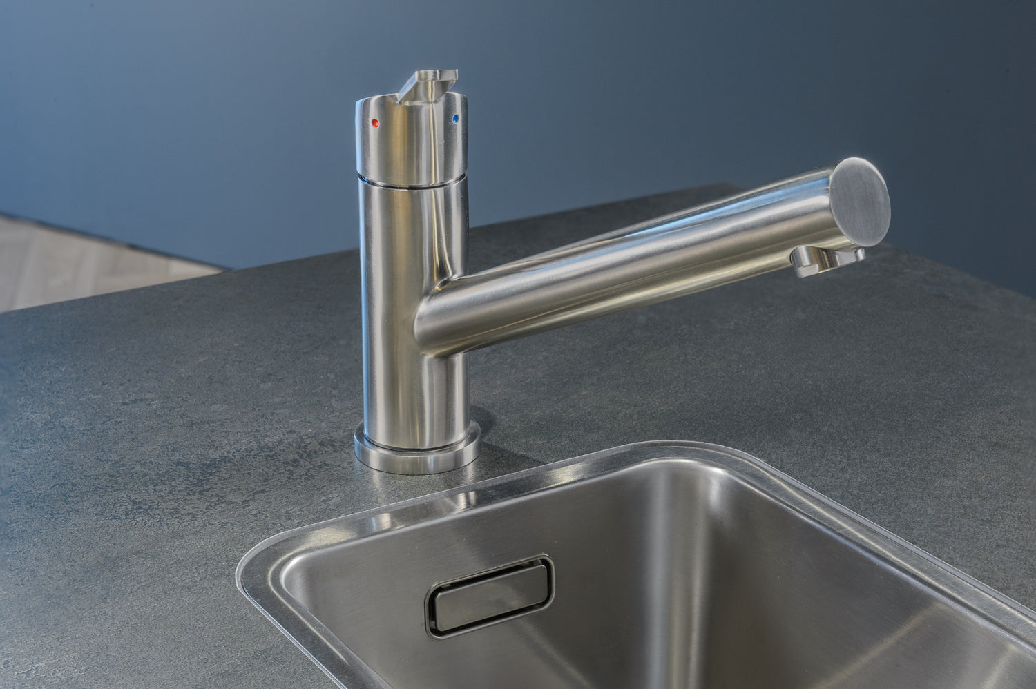 Mizzo Petito kitchen tap brushed steel